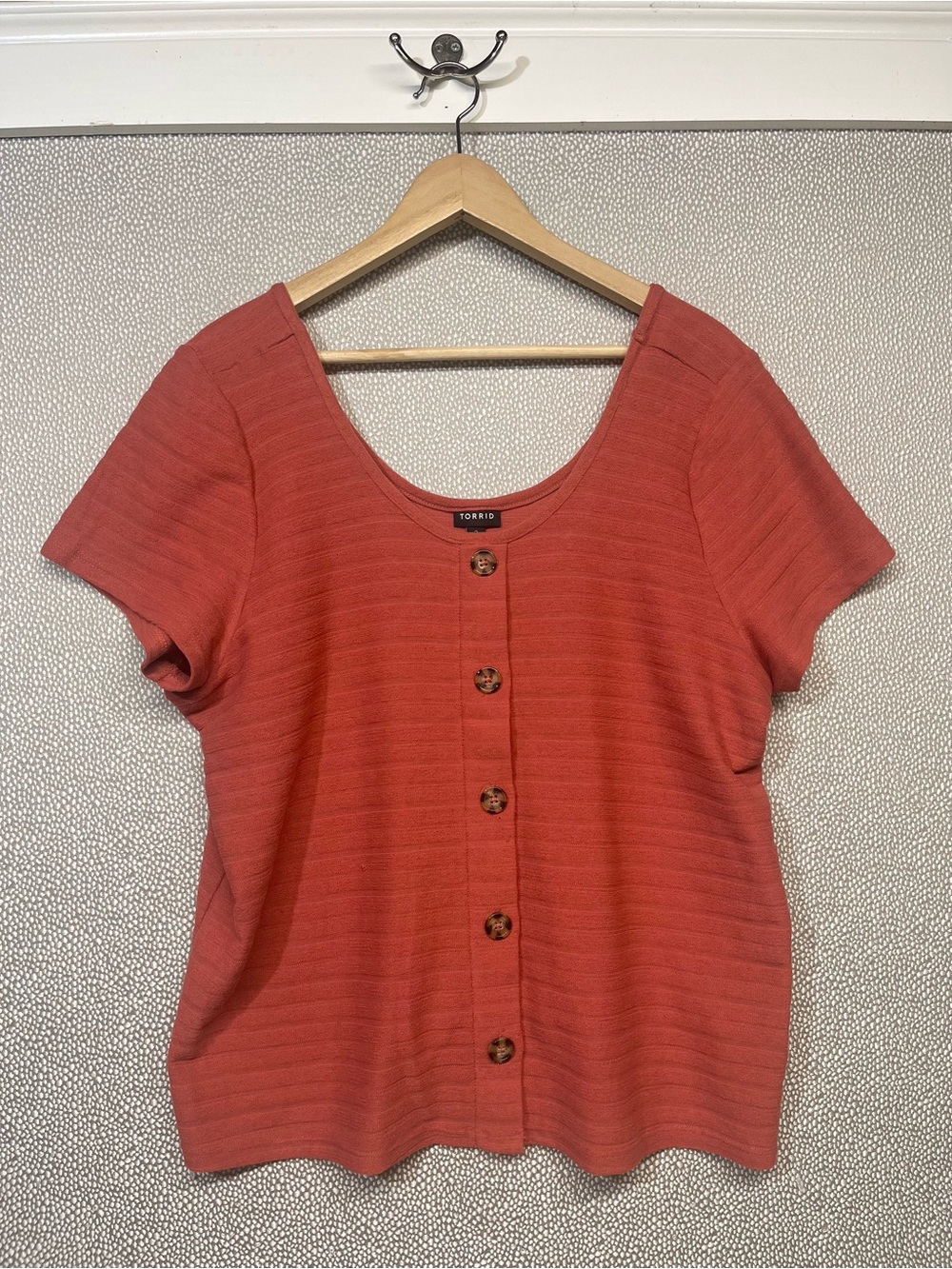 2X (18/20) (2) Torrid Women's Short Sleeve Button Front Top Rust